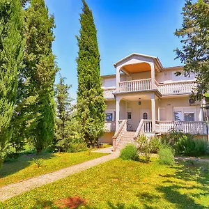 https://apartment-bozo-1631.in-istria.net